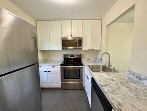 560 SE 2nd Ave in Deerfield Beach, FL - Building Photo - Building Photo