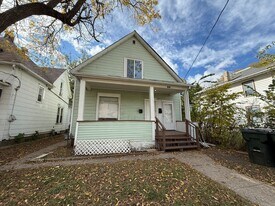 1621 Court St in Sioux City, IA - Building Photo