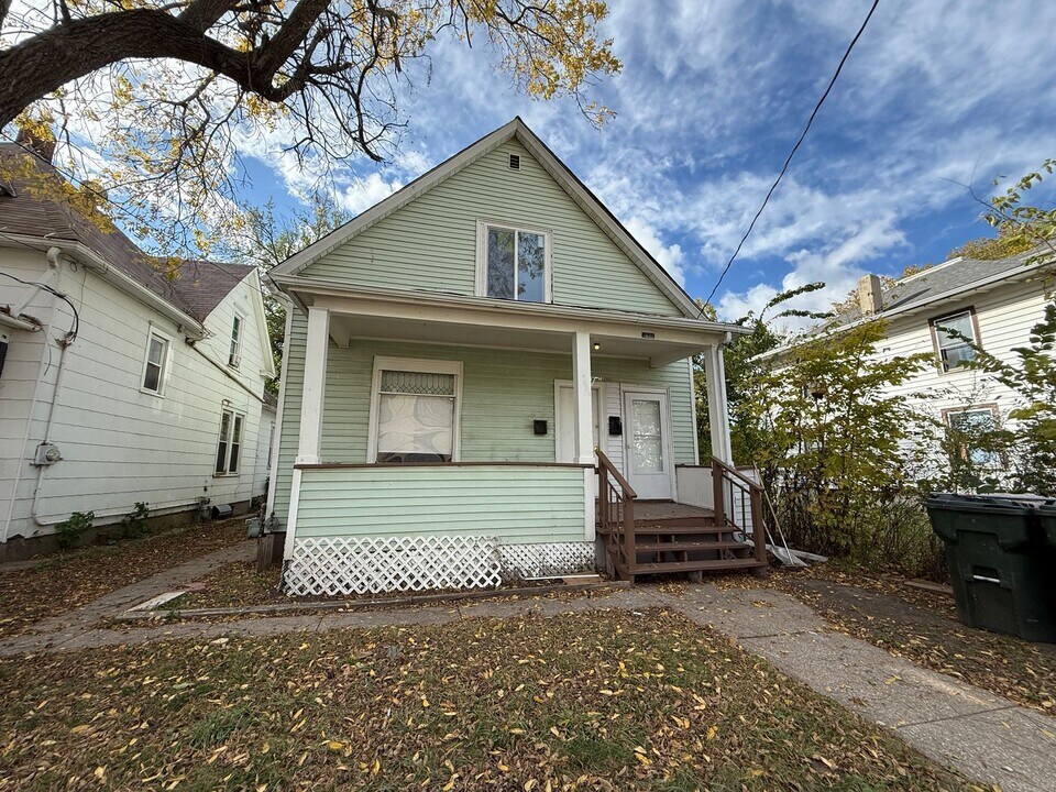 1621 Court St in Sioux City, IA - Building Photo