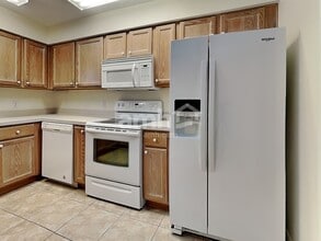 1621 Christa Ct in St. Cloud, FL - Foto de edificio - Building Photo