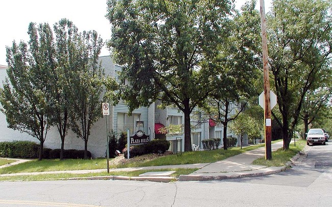 Plaza Hill Apartments in Kansas City, MO - Foto de edificio - Building Photo