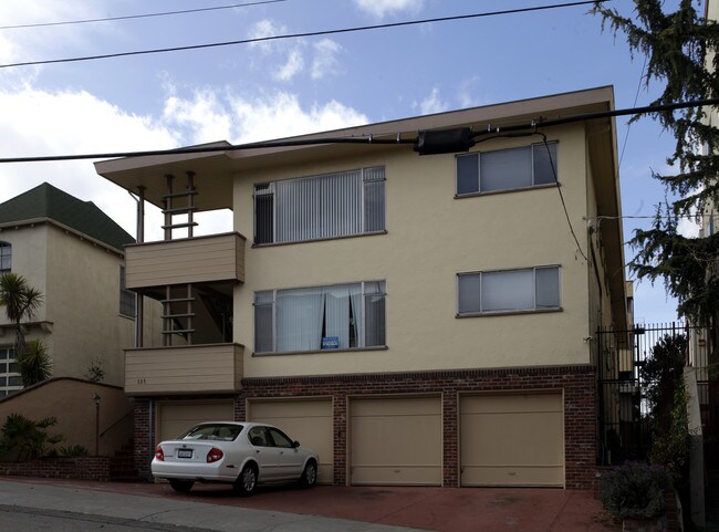 335 Adams St in Oakland, CA - Foto de edificio - Building Photo
