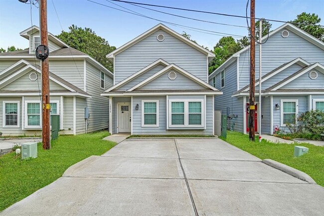 16878 Balmoral St in Montgomery, TX - Building Photo - Building Photo