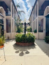 5477 Nestle Ave, Unit 9 in Tarzana, CA - Building Photo - Building Photo