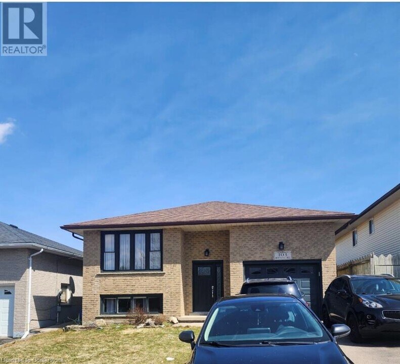103 Montana Crescent in Kitchener, ON - Building Photo