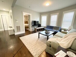 147 Boston St, Unit 3 in Boston, MA - Building Photo - Building Photo