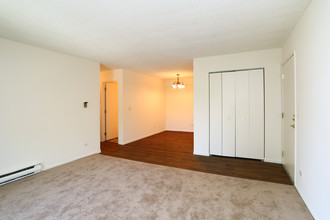 Whispering Trails Apartments in Naperville, IL - Building Photo - Interior Photo