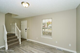 7703 Texlyn Ct in Louisville, KY - Building Photo - Building Photo
