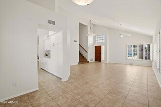 9012 E Sutton Dr in Scottsdale, AZ - Building Photo - Building Photo