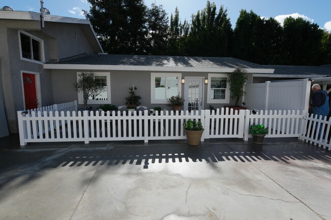 property at 718 Greenbriar Ave