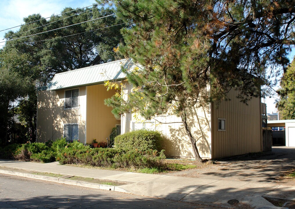 139 Lincoln St in Santa Rosa, CA - Foto de edificio