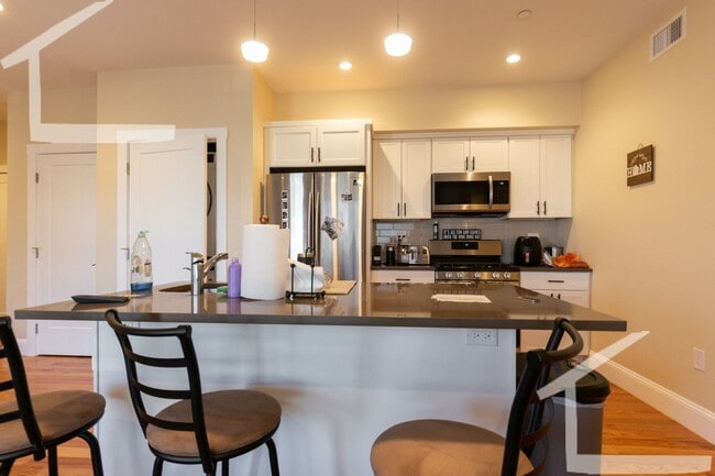 17 Glencoe St in Boston, MA - Building Photo - Building Photo