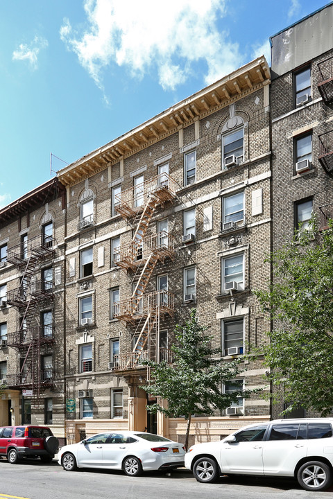 608 W 204th St in New York, NY - Building Photo