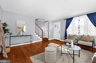 312 Small Ct in Catonsville, MD - Foto de edificio - Building Photo