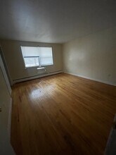 20 Howard St, Unit 17A in East Hartford, CT - Building Photo - Building Photo