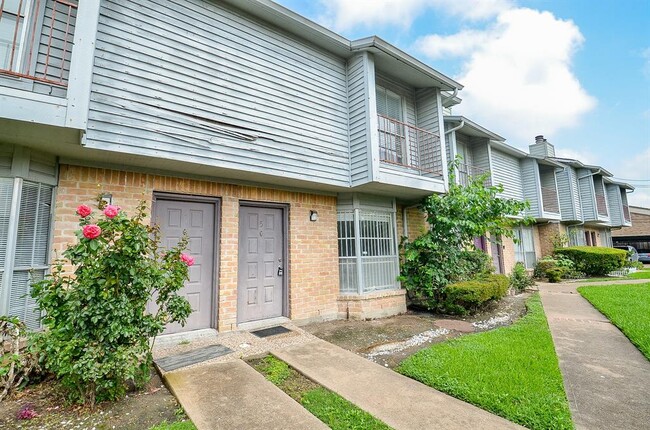 9350 Country Creek St in Houston, TX - Building Photo - Building Photo