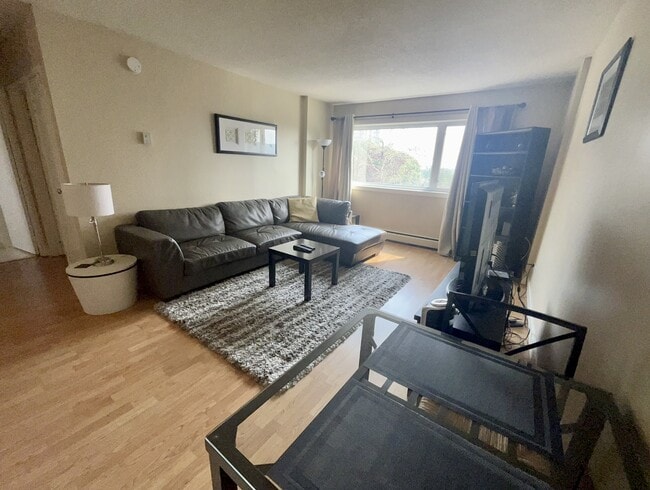9710-105 105 St NW in Edmonton, AB - Building Photo - Building Photo