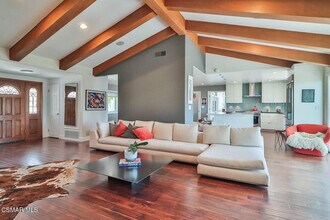 1117 Woodridge Ave in Thousand Oaks, CA - Building Photo - Building Photo