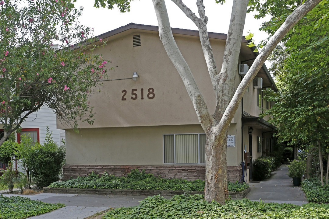 2518 G St in Sacramento, CA - Foto de edificio