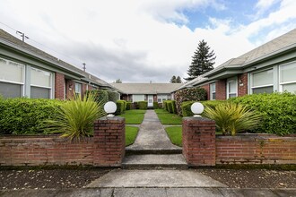 61st & Halsey in Portland, OR - Building Photo - Building Photo