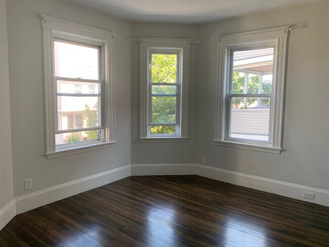 22 Connecticut Ave in Somerville, MA - Foto de edificio - Building Photo