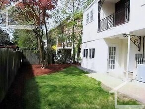 52 Rawson Rd in Brookline, MA - Building Photo - Building Photo