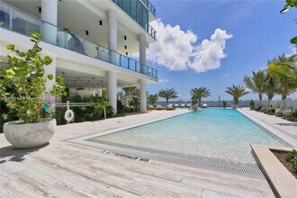 2900 NE 7th Ave, Unit 2803 in Miami, FL - Building Photo - Building Photo