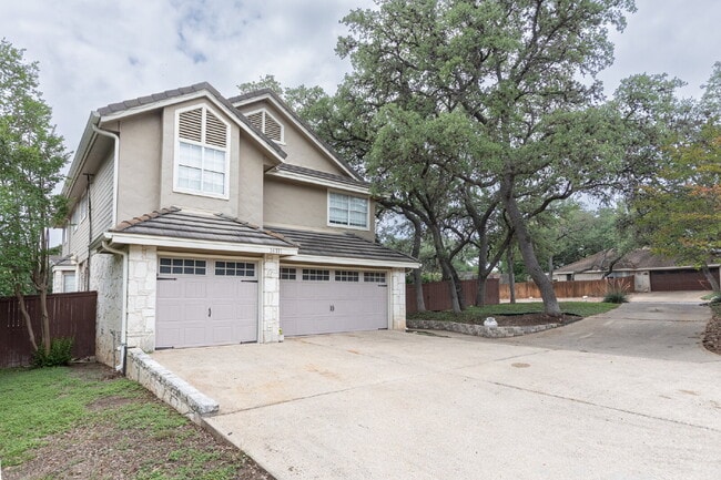 16111 Santa Cathrena in San Antonio, TX - Building Photo - Building Photo