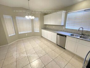 706 S Golden Key St in Gilbert, AZ - Foto de edificio - Building Photo