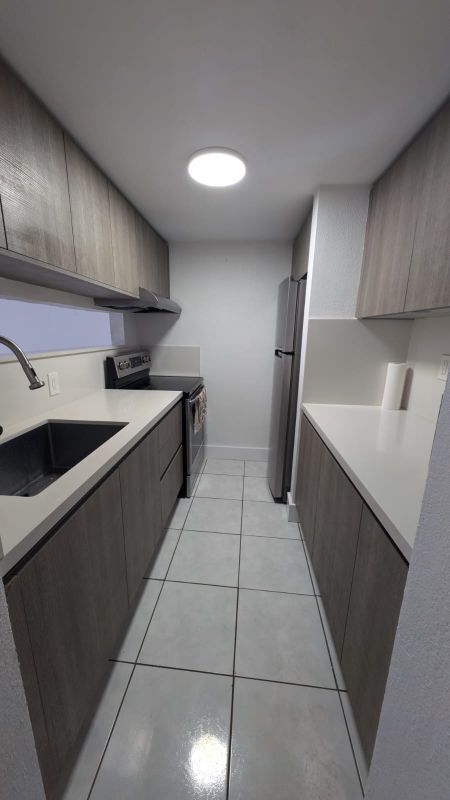 10400 SW 108th Ave in Miami, FL - Building Photo - Building Photo