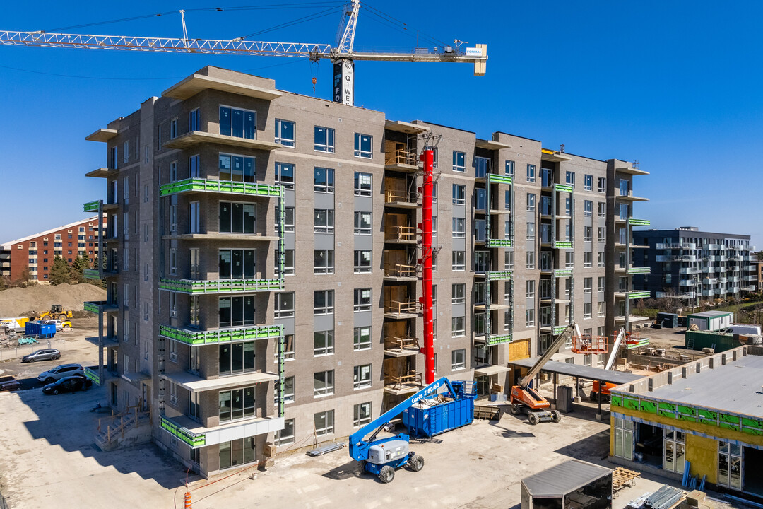 Square Equinox 2 in Pointe-claire, QC - Building Photo