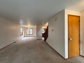 7050 SW 174th Ave in Beaverton, OR - Building Photo - Building Photo