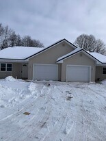 7056 Shore Ln in Lisbon, OH - Building Photo