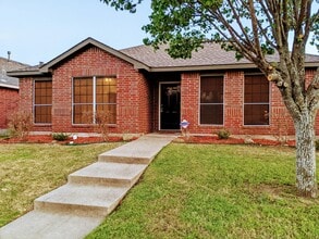 2807 Lakefield Dr in Wylie, TX - Foto de edificio - Building Photo