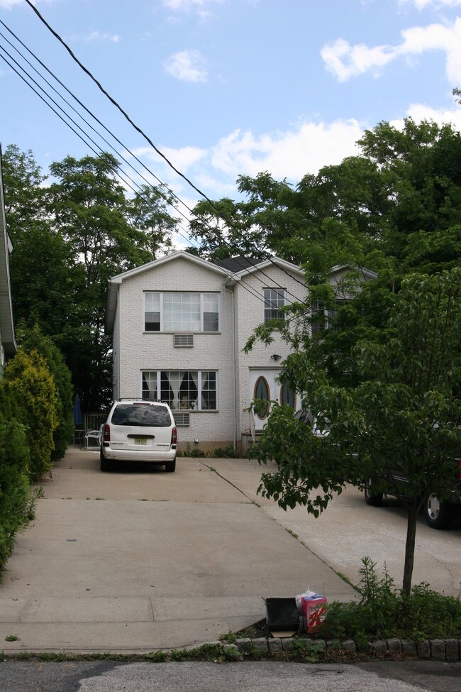 34 Presley St in Staten Island, NY - Foto de edificio - Building Photo