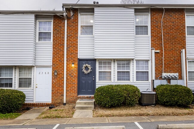 Graystone Place Apartments in Richmond, VA - Foto de edificio - Building Photo