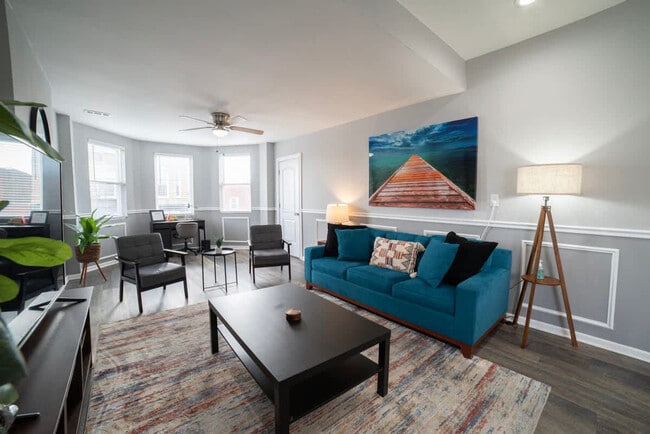 2002 W Cermak Rd in Chicago, IL - Building Photo - Building Photo