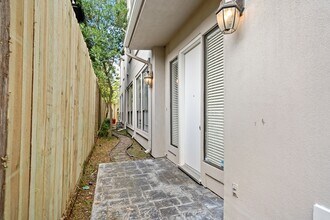 2304 Albans Rd in Houston, TX - Building Photo - Building Photo