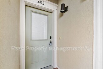401 Mason Ct in Fort Collins, CO - Foto de edificio - Building Photo