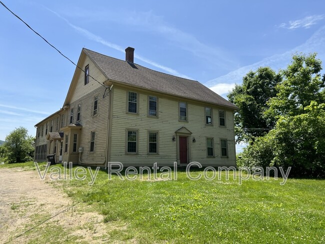 121 Bay Rd in Hadley, MA - Foto de edificio - Building Photo