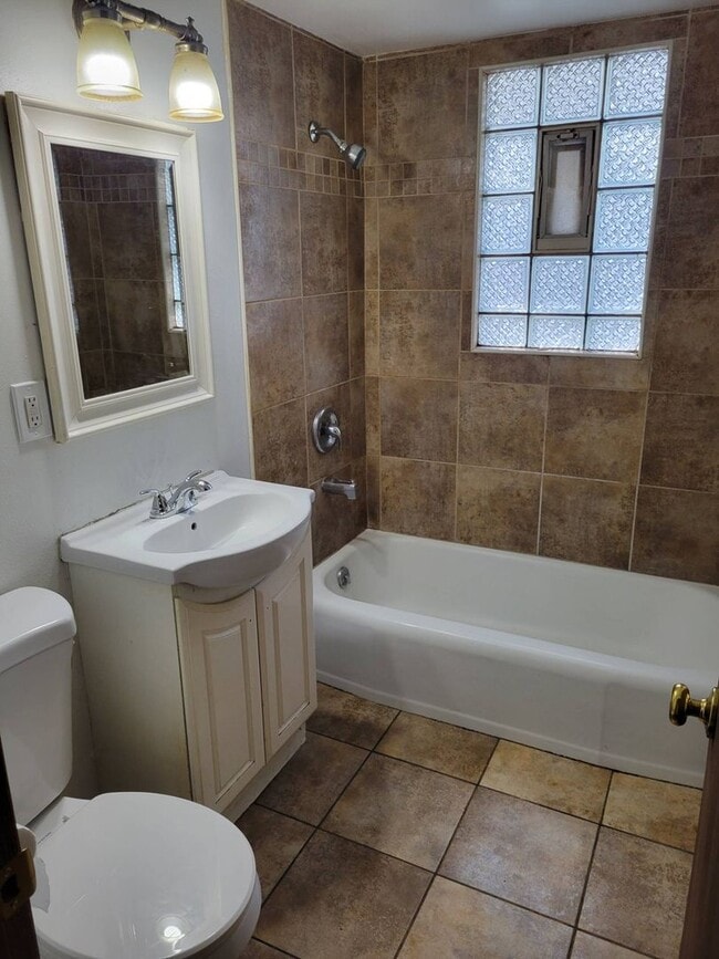 6443 N 54th St in Milwaukee, WI - Building Photo - Building Photo