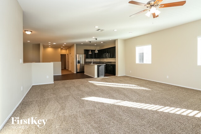 8288 Nebula Cloud Ave in Las Vegas, NV - Foto de edificio - Building Photo