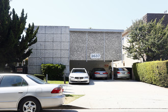 3637 Mentone Ave in Los Angeles, CA - Foto de edificio - Building Photo