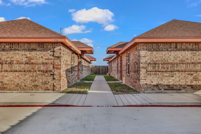 706 Thompson Rd, Unit 3 in Mission, TX - Building Photo - Building Photo