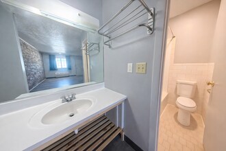 401 Northeast Ave in Columbus, KS - Building Photo - Building Photo