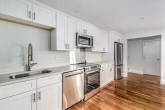 369 Tappan St, Unit 6 in Brookline, MA - Building Photo - Building Photo