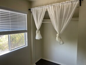 5243 Huntington Dr in Los Angeles, CA - Building Photo - Building Photo