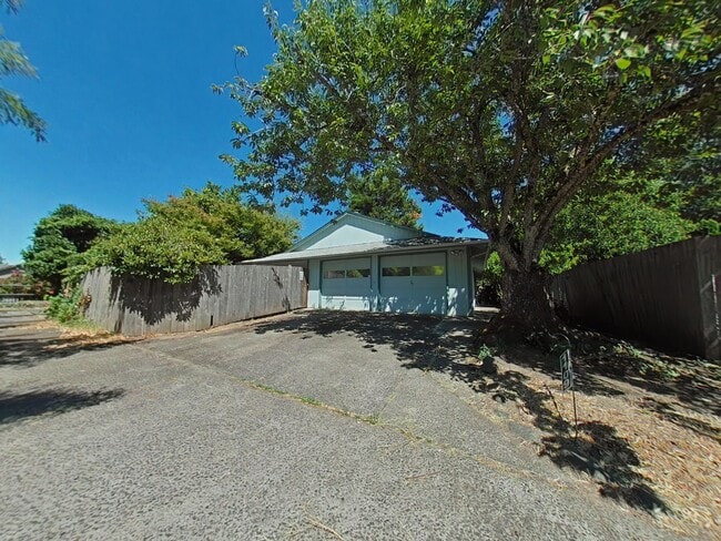 property at 1109 SE Bell Ave