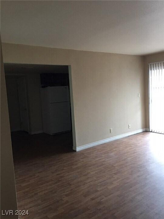 5000 Indian River Dr in Las Vegas, NV - Building Photo