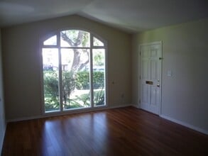 1033 Havenhurst Dr in West Hollywood, CA - Building Photo - Building Photo